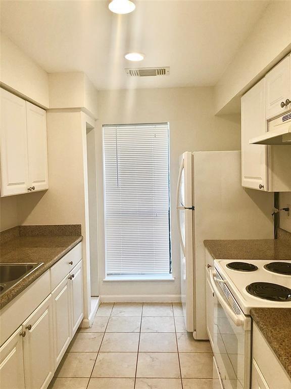 Building Photo - 8299 Cambridge St