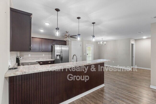 Building Photo - 426 Eisenhower Dr