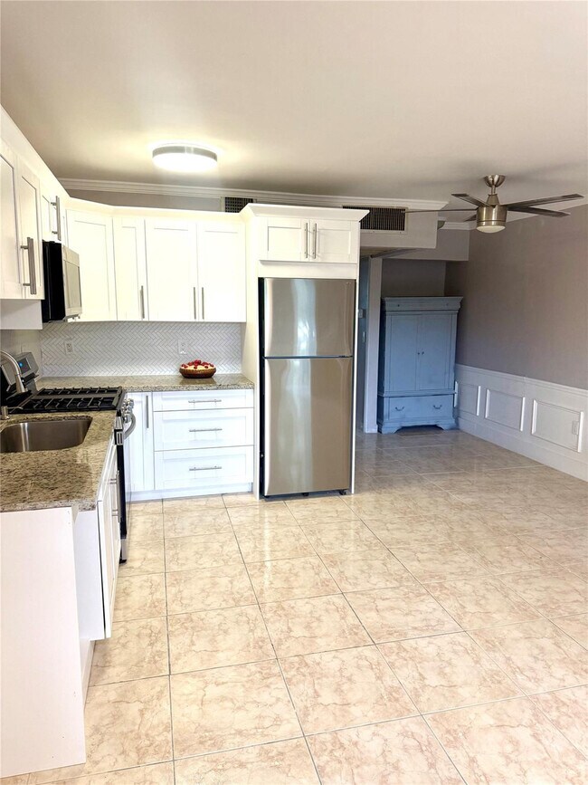 Building Photo - 20251 NE 2nd Ave