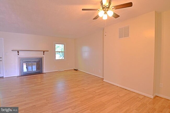 Building Photo - 22426 Greenview Ct
