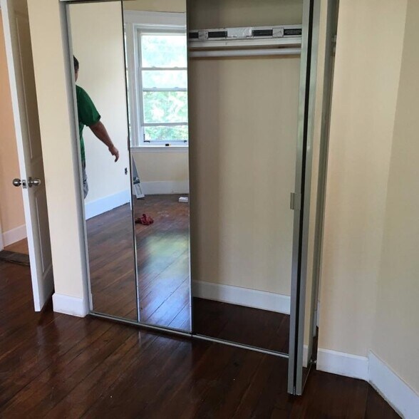 Building Photo - 120 Gladstone St