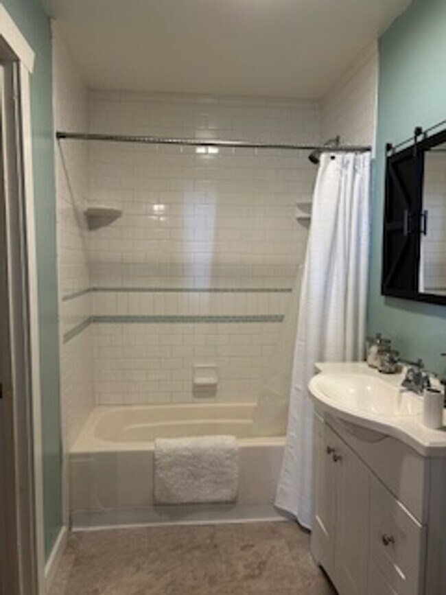 Building Photo - 1 Bed, 1 Bath + Office | Guerneville (Rio ...