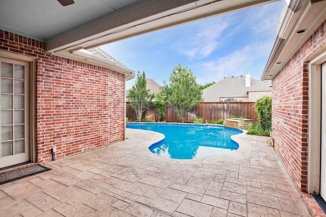 Building Photo - 8100 Rosemont Dr