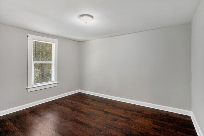 Building Photo - 1405 E 32nd St