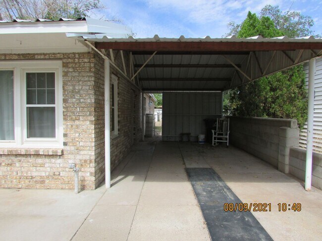 Building Photo - Newly remodeled 5 bedroom/2 bath home