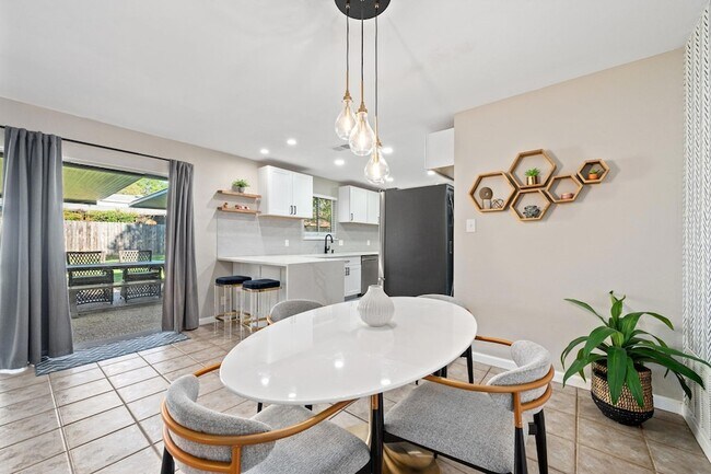 Building Photo - 11506 Pyreneese Dr