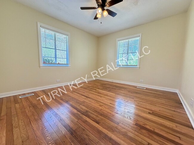 Building Photo - Home for Rent In Adamsville