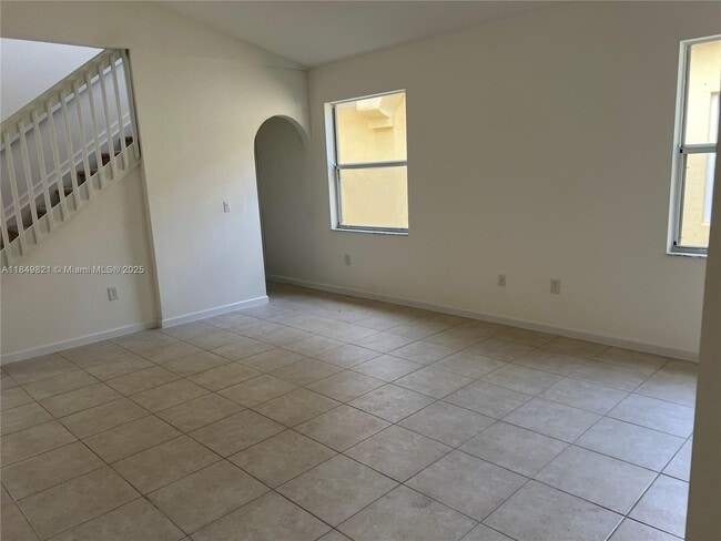Building Photo - 1133 NE 40th Rd