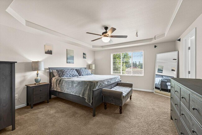 Building Photo - Fully Furnished 5-Bedroom Horizon Pointe H...