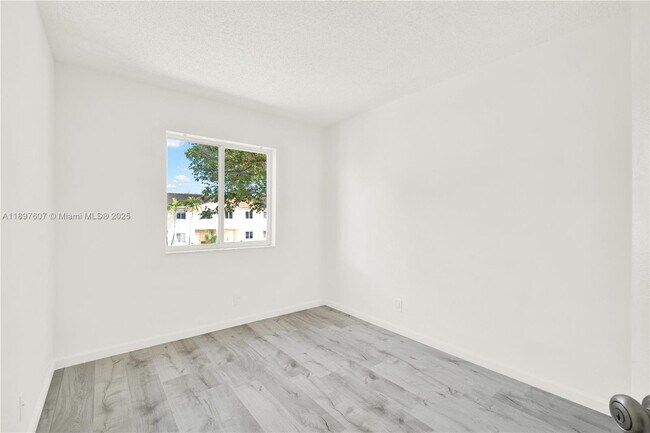 Building Photo - 17380 SW 140th Ct