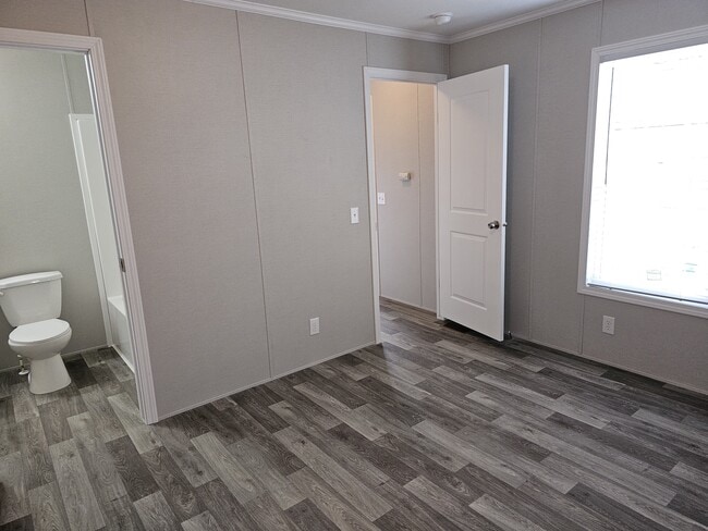 Building Photo - 855 W Jefferson St