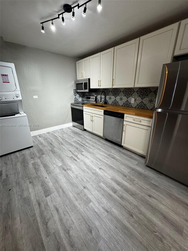 Building Photo - 525 NW 91st St