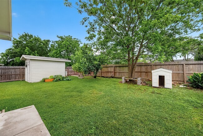 Building Photo - 13907 Old Village Ln