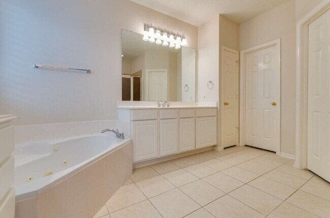 Building Photo - Spacious 5-Bedroom Home in Brazos Landing!