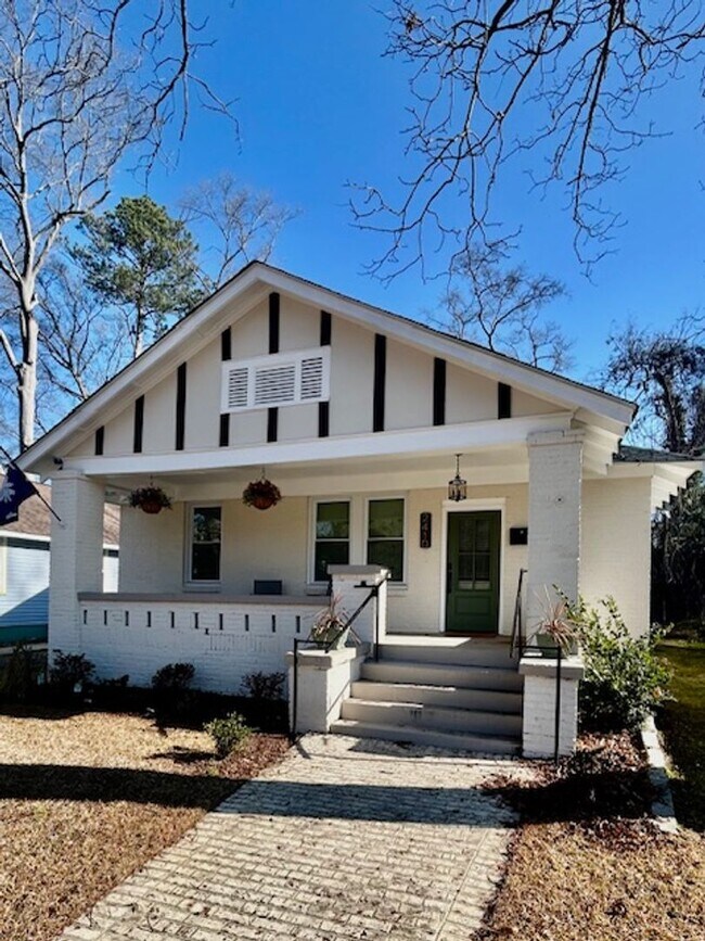 Building Photo - REMODELED! DOWNTOWN  LIVING - AVAILABLE FURNISHED OR UNFURNISHED