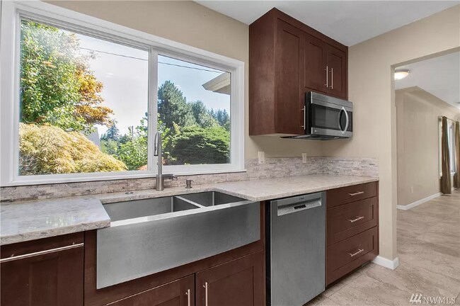 Building Photo - 1511 Wilson St SE