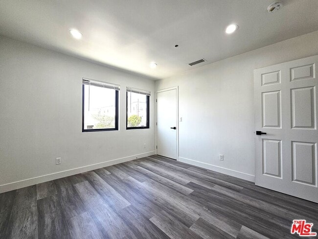Building Photo - 4110 1/2 Normandie Ave