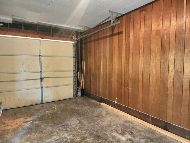 Building Photo - 13001 Knollcrest St