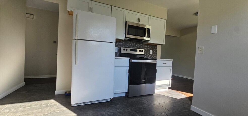 Building Photo - 4016 North 92nd Circle