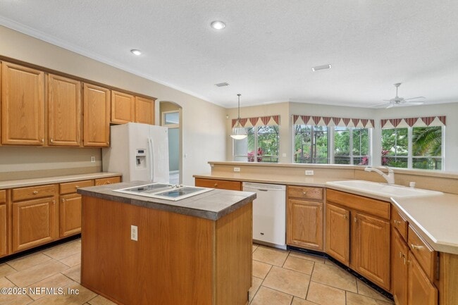 Building Photo - 2260 Harbor Lake Dr