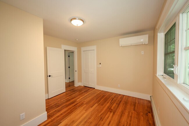 Building Photo - 49 N Amherst Rd