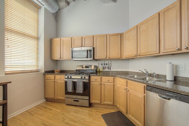 Building Photo - 2107 Grand Ave
