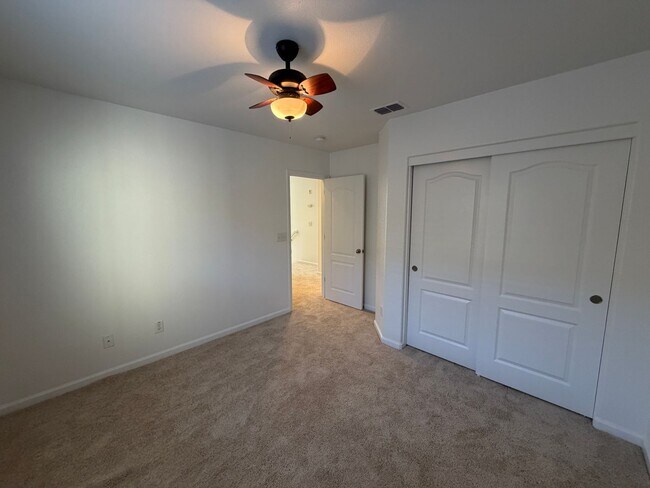 Building Photo - 3301 N Park Dr