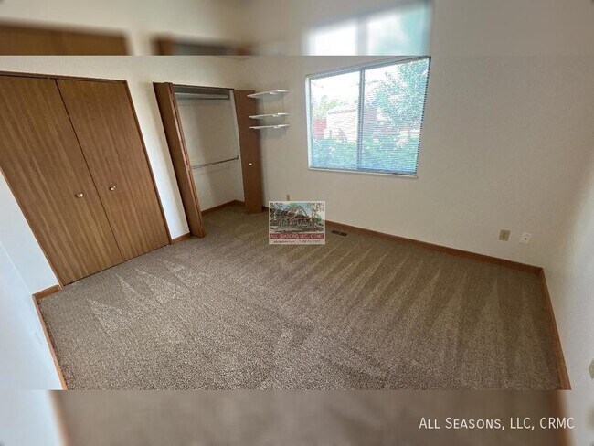 Building Photo - 750 Rundle Ct