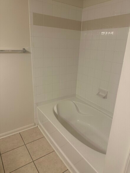 2nd Bedroom bath - 4860 Eisenhower Ave