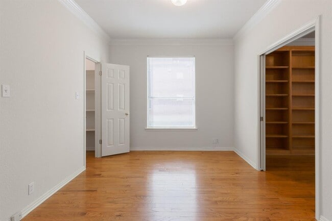 Building Photo - 10225 Open Gate Dr