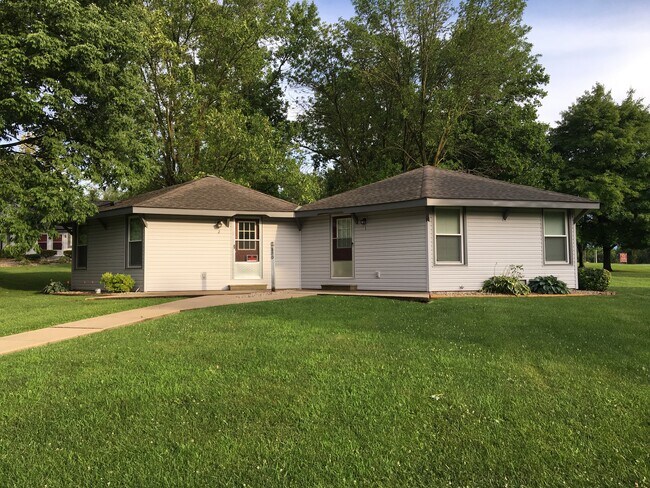 Exterior - 800 Village Dr