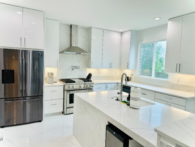 Building Photo - 323 Atherton St