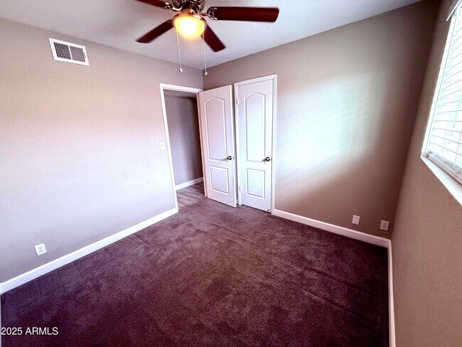 Building Photo - 937 N Wedgewood Dr