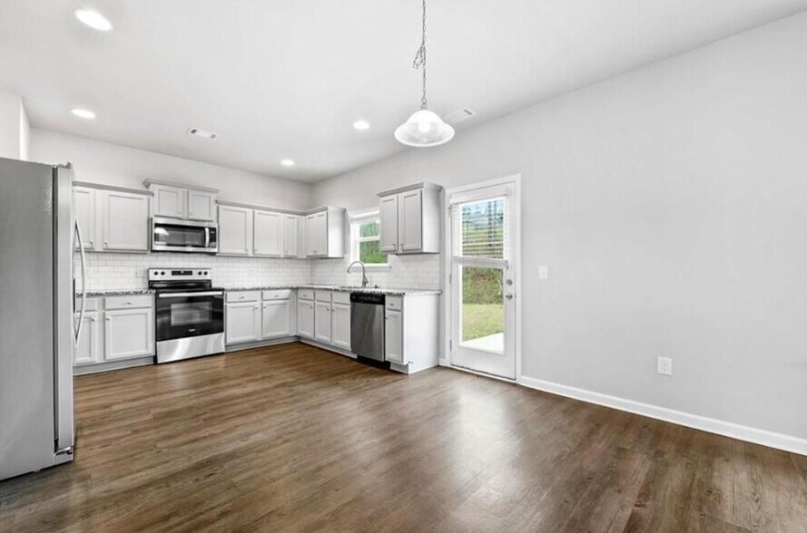Building Photo - 207 Finley Dr