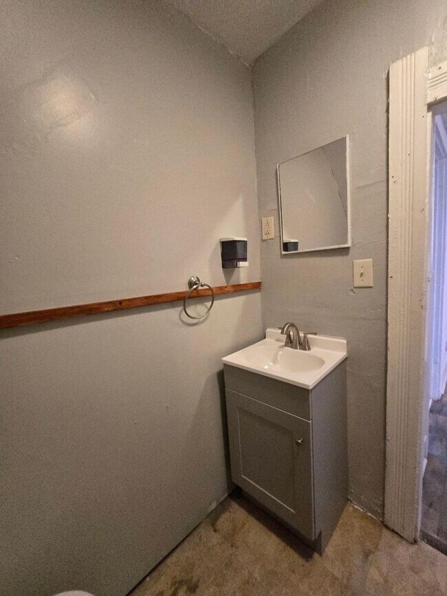 Building Photo - Three Bedroom Apartment Located in Anderson, IN!!!  ( Section8 Welcomed)