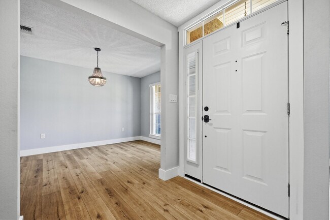Building Photo - 4881 Traxx St