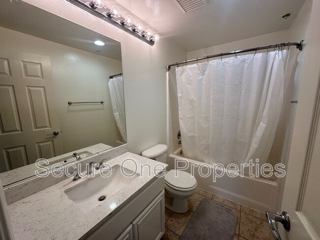 Building Photo - 208 Riverdale Ct