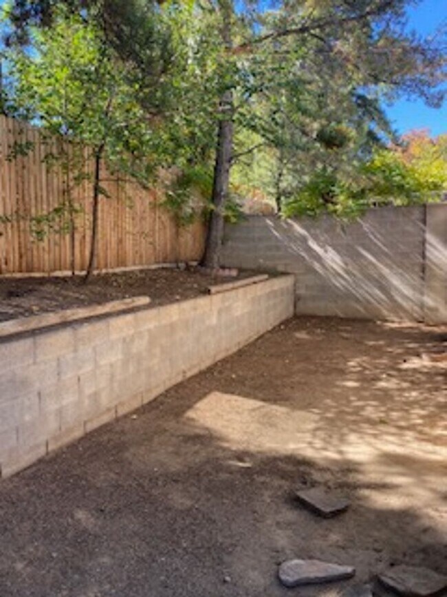 Building Photo - MENAUL12240