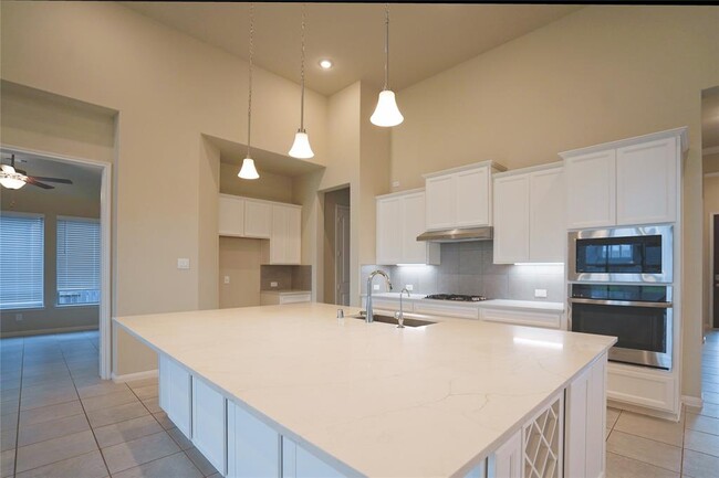 Building Photo - 29034 Canyon Oak Dr