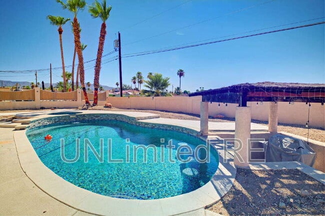 Building Photo - 304 Acoma Blvd S