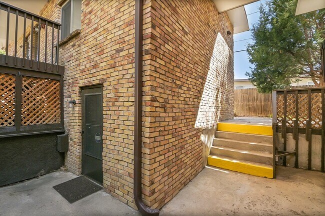 Building Photo - $1,520.95 - 2 bed, 1 bath updated ground floor Condo in Lakewood with In Unit Laundry