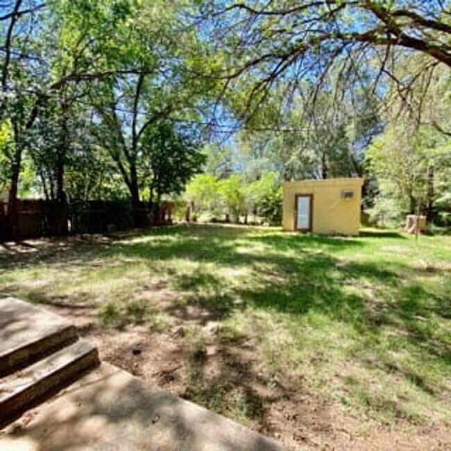 Building Photo - Handyman Special $0 First Month's Rent / “You fix, you SAVE BIG!!” Contact Mayshell for details: ...