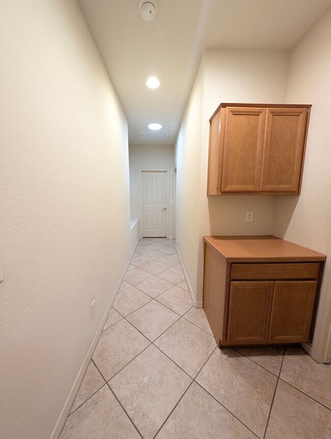 Building Photo - AVAILABLE NOW IN GREAT CHANDLER LOCATION!!!