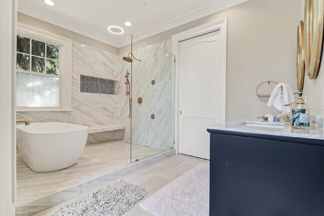 Building Photo - Private, Low Country Residence for Rent!