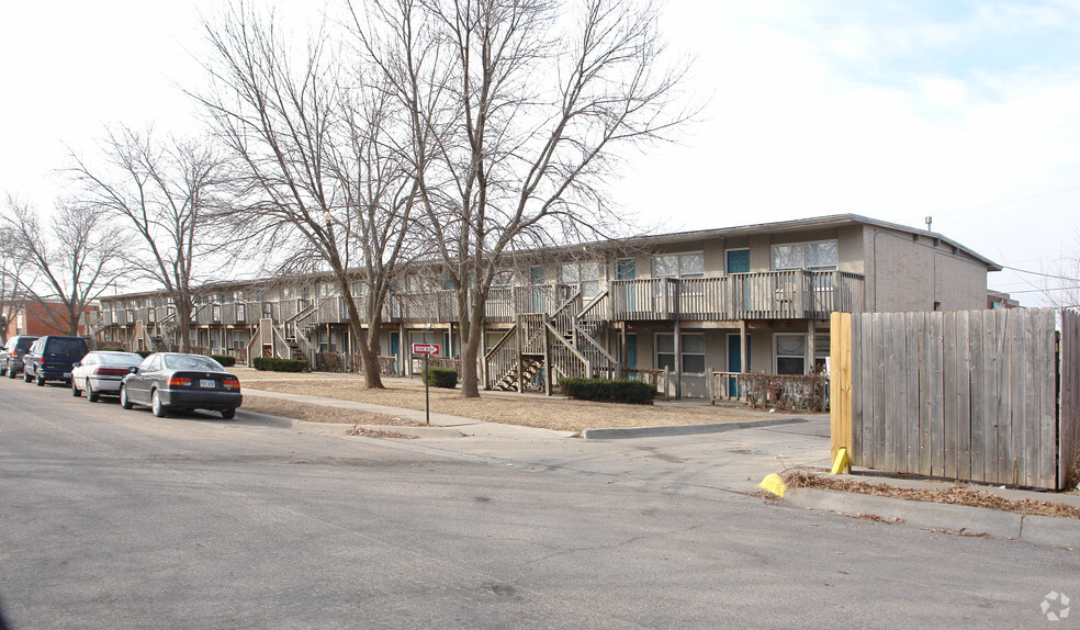 Park Plaza South - Red Hawk Apartments