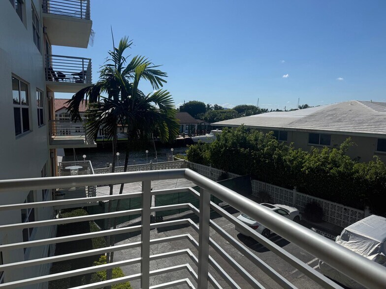 Building Photo - 2900 NE 30th St