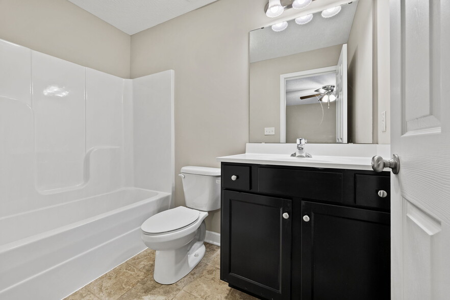 Building Photo - 730 Village Creek Dr