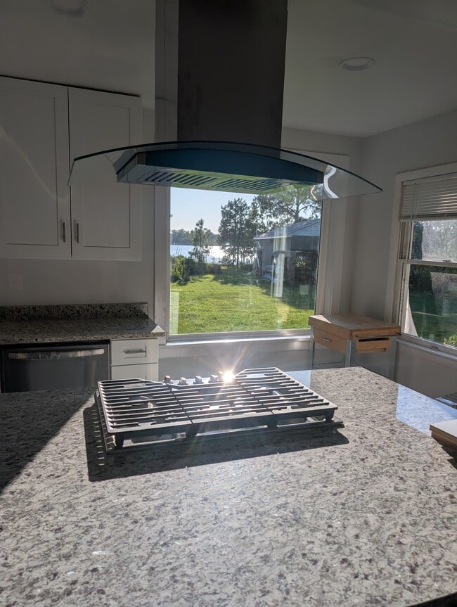 Building Photo - 1 Monroe Bay Ave