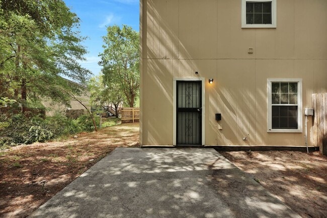 Building Photo - 3 Bedroom Townhouse for Rent! Special Low Pricing