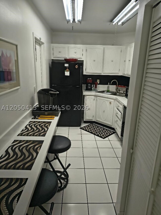 Building Photo - 3105 W Oakland Park Blvd